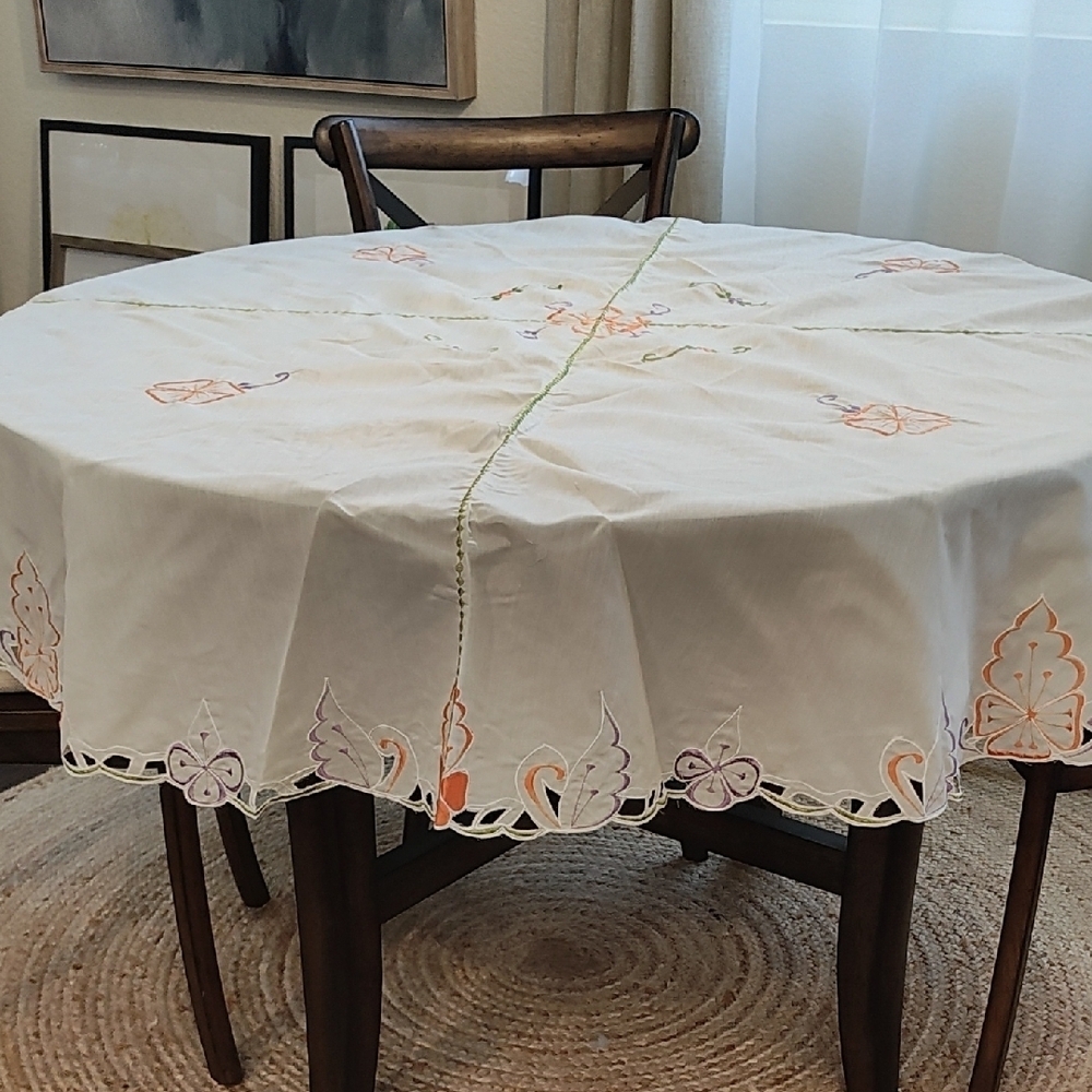 NEW Vintage HAND MADE Embroidered Tablecloth SET